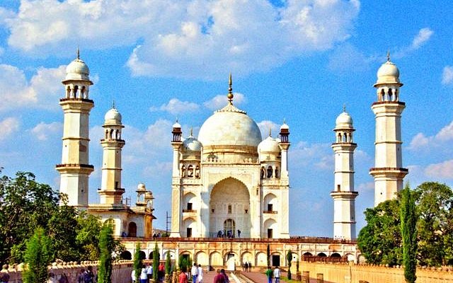 Chhatrapati Sambhajinagar / Aurangabad to Maqbara cabs